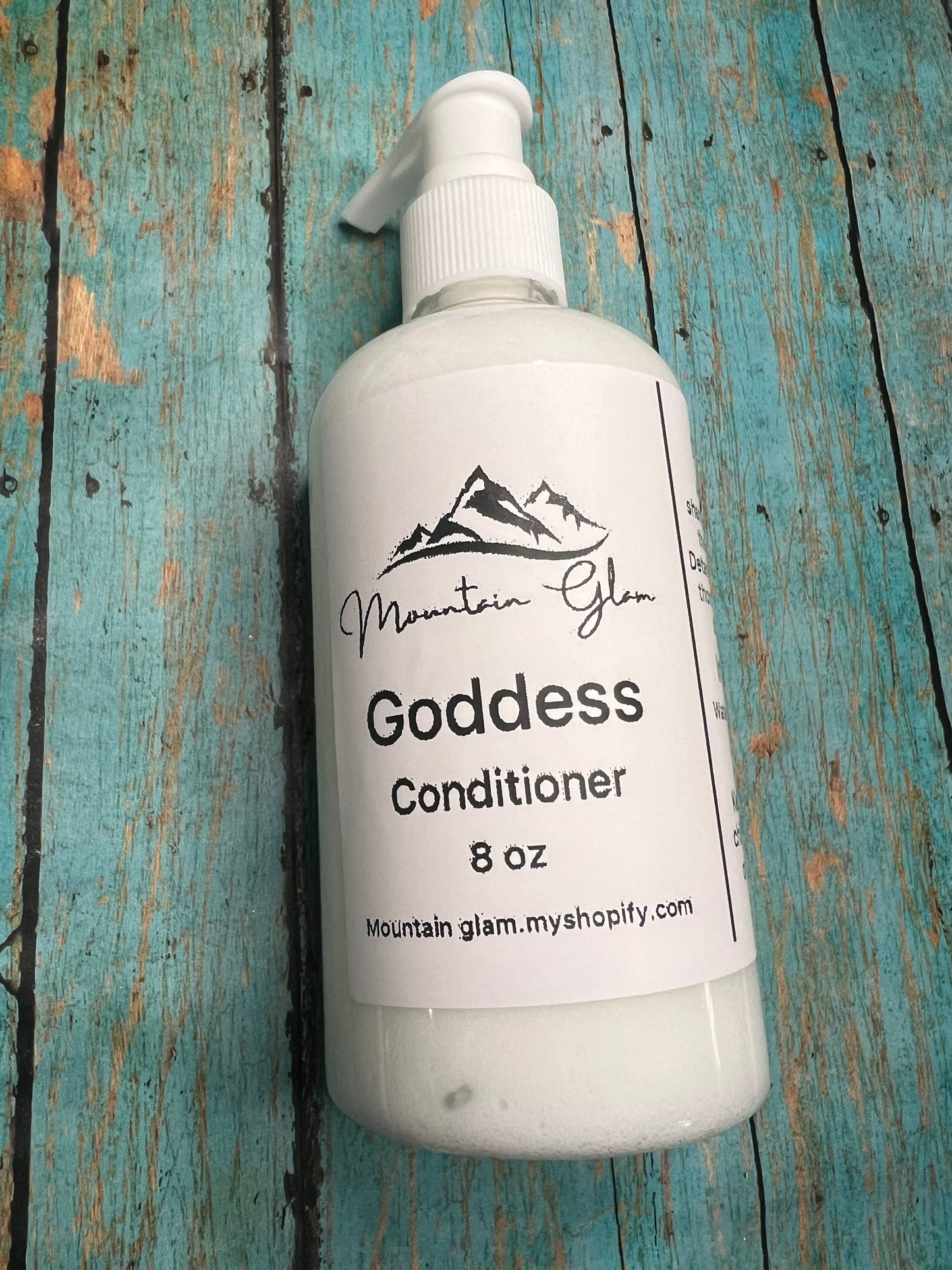 Shampoos and conditioners, shampoo bars . All Natural. Sulfate free